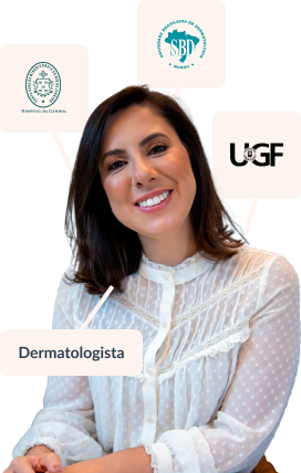 dermatologista renata rocha com cabeca curvada e sorrindo