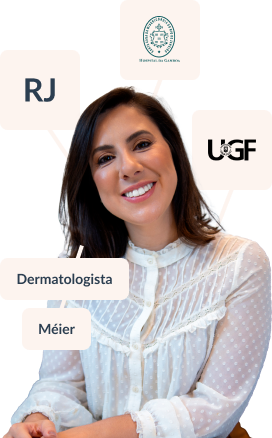 dermatologista renata rocha sorrindo com cabeca curvada e sorrindo